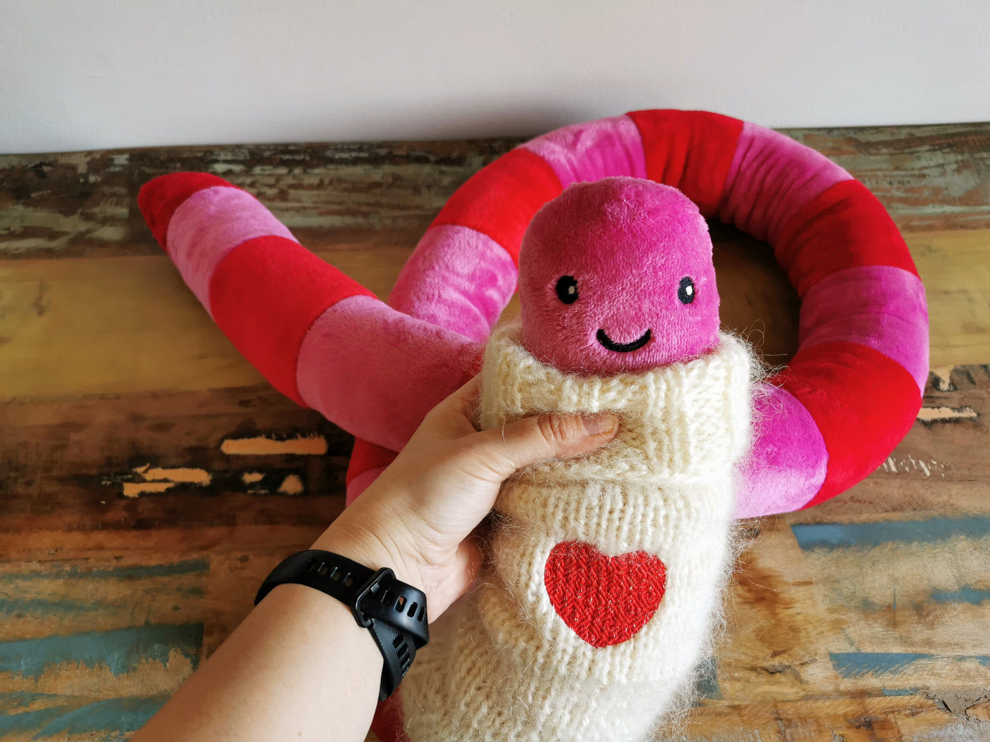 Cuddle Buddy Extraordinaire: The Giant Worm Plush in Chic Knitted Sweater - 200cm of Pure Fun!