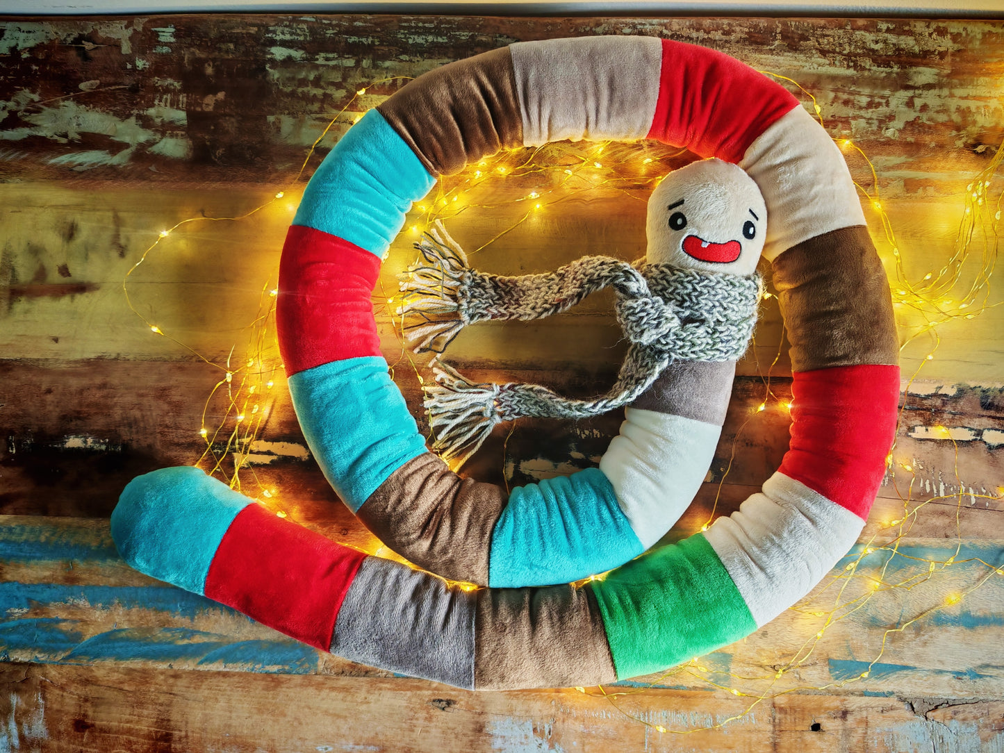 Cozy Earth Worm, Mister Wigglescarf – Giant 200 cm Cuddle Plush with Knitted Winter Scarf