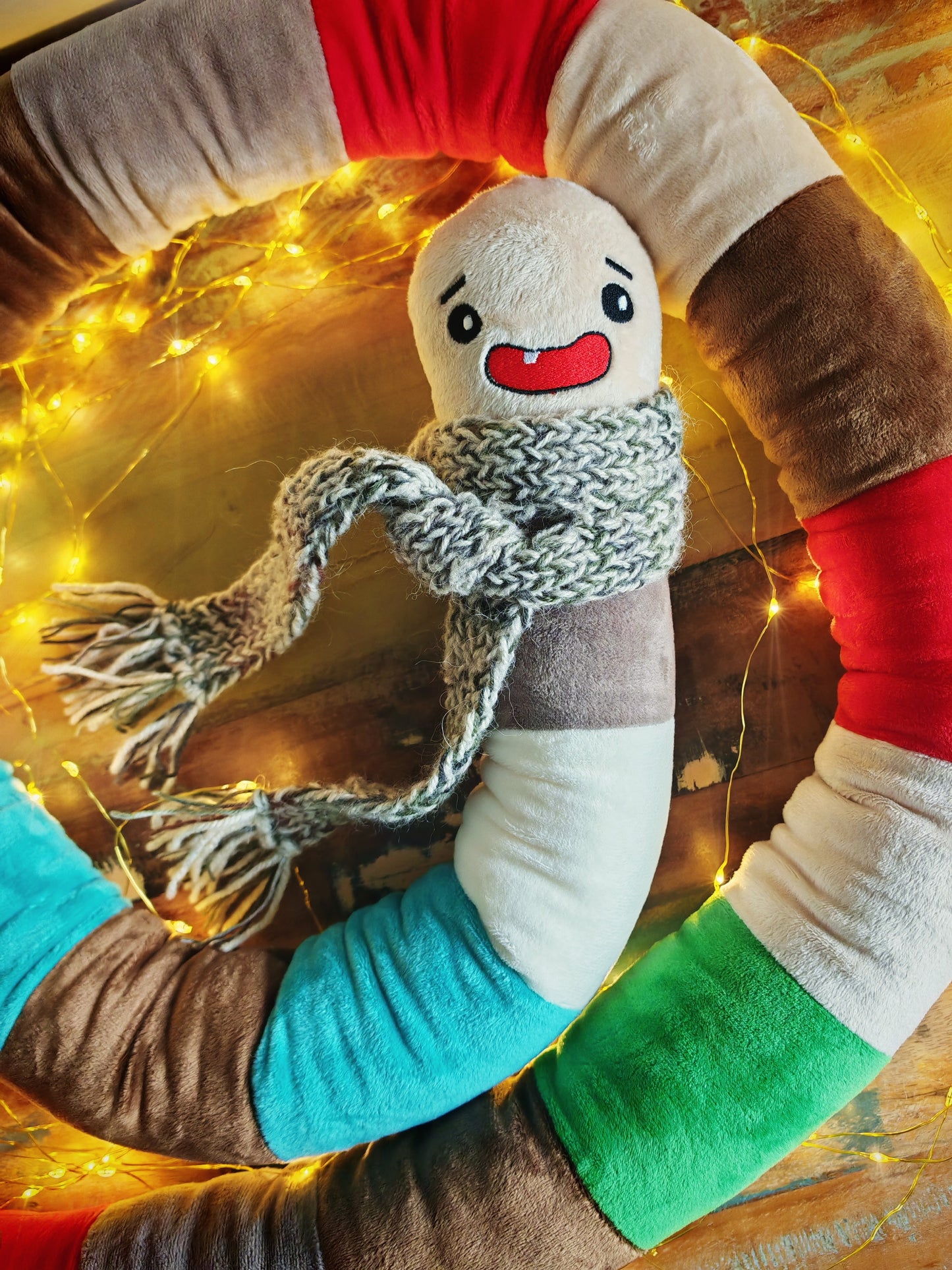 Cozy Earth Worm, Mister Wigglescarf – Giant 200 cm Cuddle Plush with Knitted Winter Scarf
