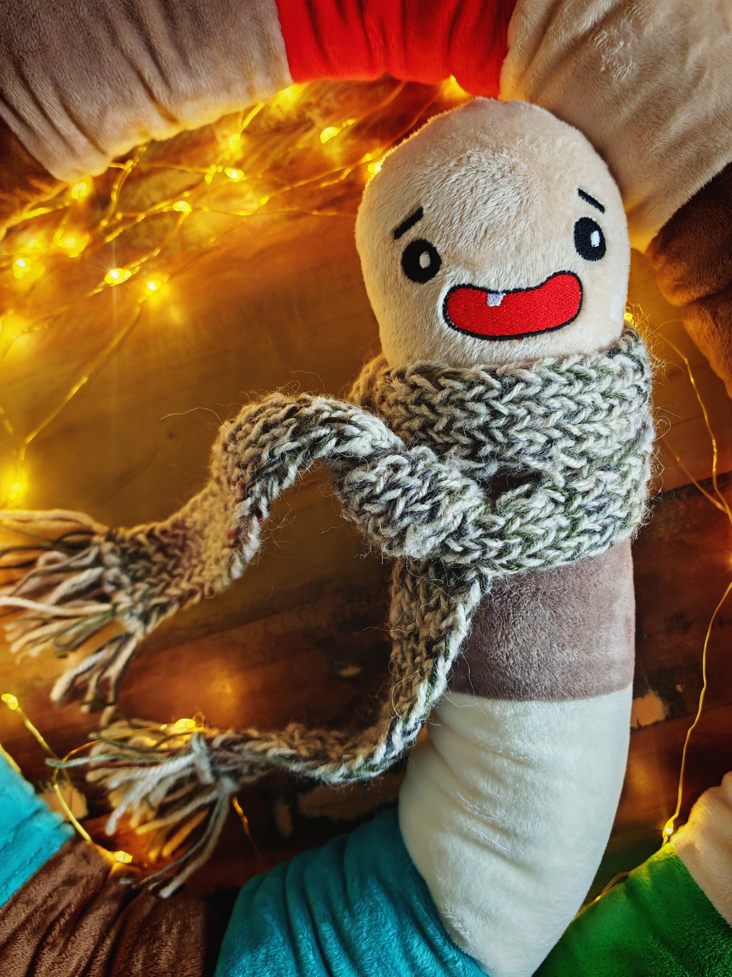 Cozy Earth Worm, Mister Wigglescarf – Giant 200 cm Cuddle Plush with Knitted Winter Scarf