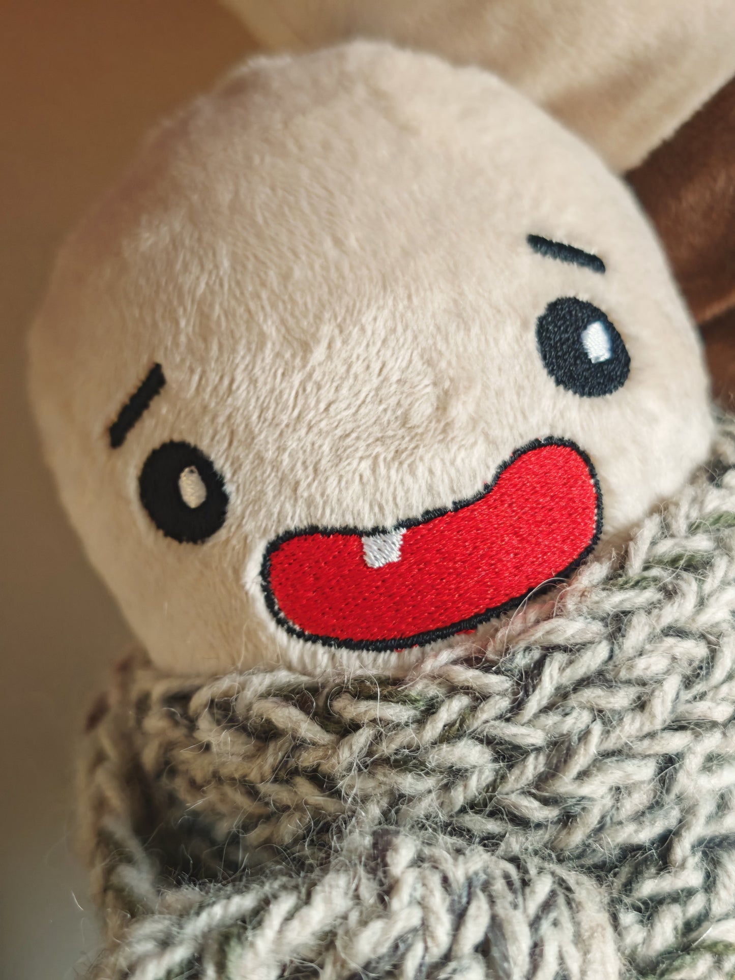 Cozy Earth Worm, Mister Wigglescarf – Giant 200 cm Cuddle Plush with Knitted Winter Scarf