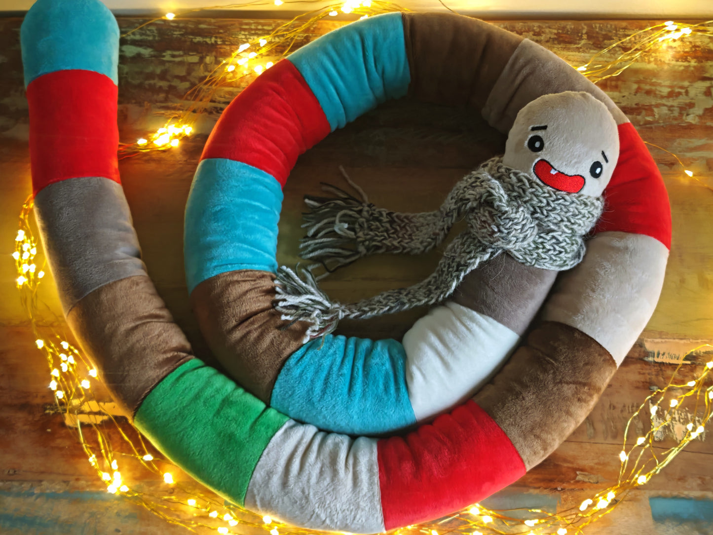 Cozy Earth Worm, Mister Wigglescarf – Giant 200 cm Cuddle Plush with Knitted Winter Scarf