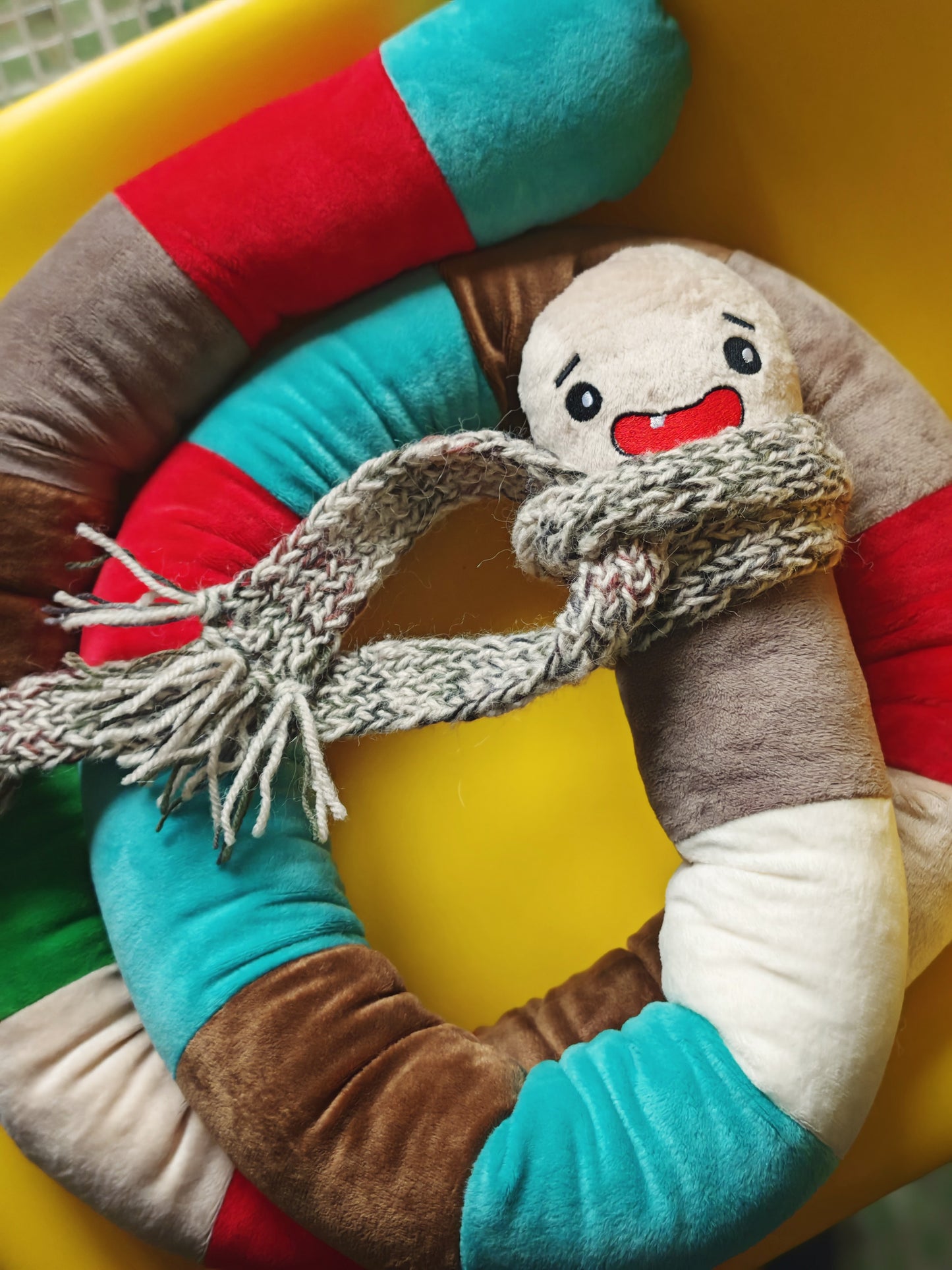Cozy Earth Worm, Mister Wigglescarf – Giant 200 cm Cuddle Plush with Knitted Winter Scarf