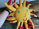 Pernuța Soare de pluș brodat,  bazat pe desenul copilului, personaj de pluș inspirat de imaginația unui copil