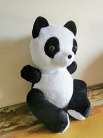 Replica Panda bazată pe imagini vechi cu panda de pluș, Recrearea jucăriei din copilărie, Replica foto de pluș a jucăriei panda, înlocuitor de pluș