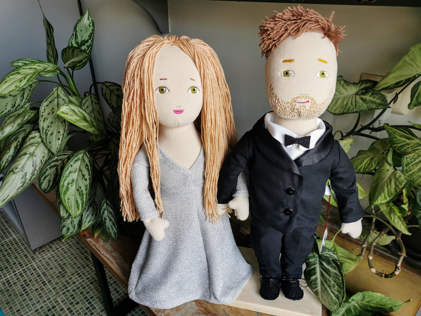 Jucărie personalizata replica a nunții, Portret de jucărie al miresei și mirelui, replica a fotografiilor de nuntă, doua păpuși portret de colecție, Cadou personalizat cuplu nuntă