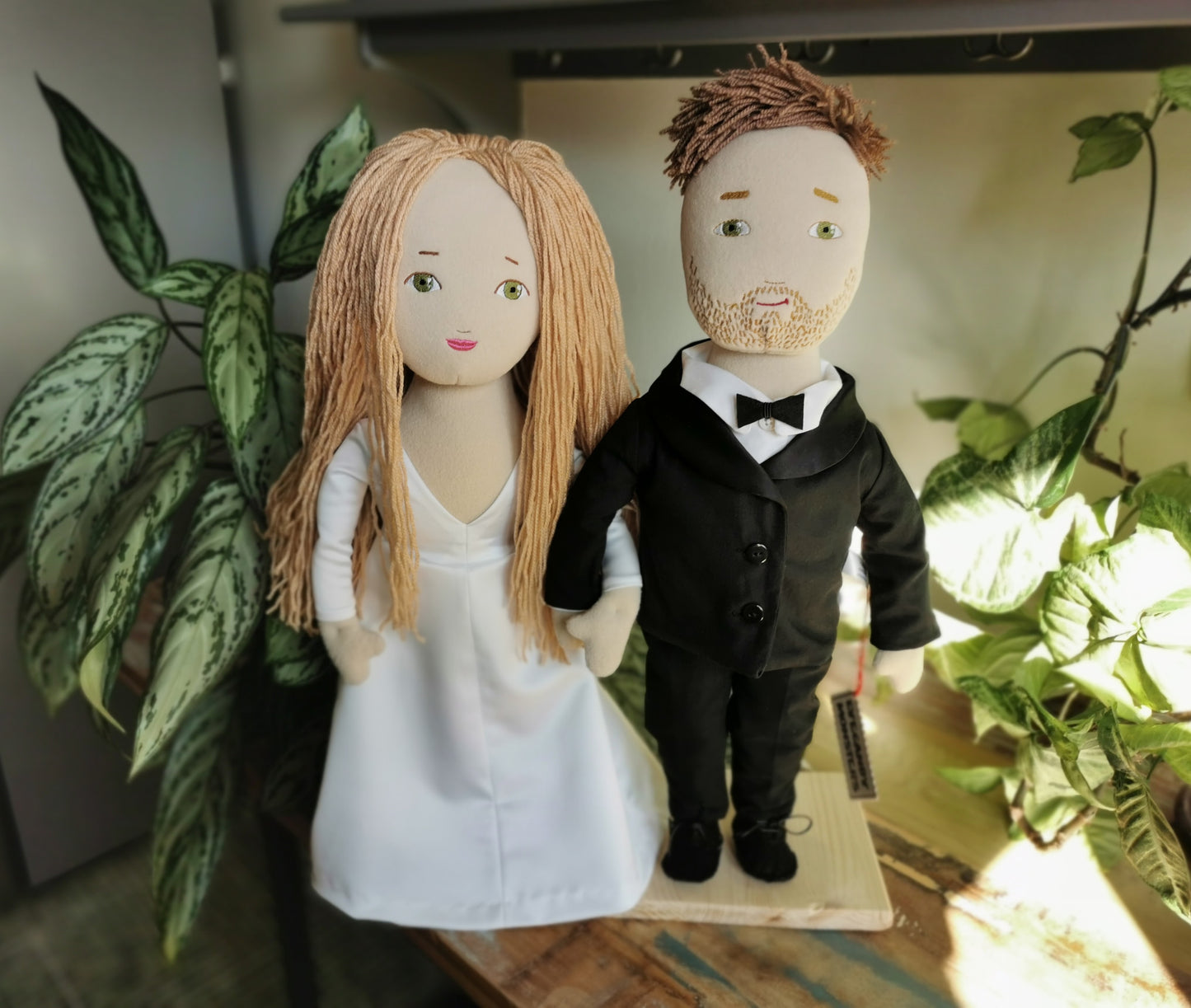 Jucărie personalizata replica a nunții, Portret de jucărie al miresei și mirelui, replica a fotografiilor de nuntă, doua păpuși portret de colecție, Cadou personalizat cuplu nuntă